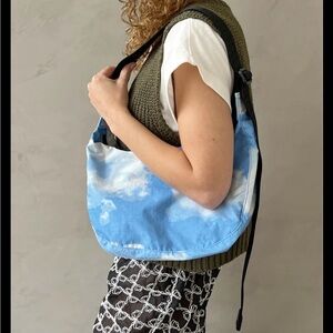 BAGGU Medium Crescent Crossbody Shoulder Bag in Blue and White Clouds Pattern